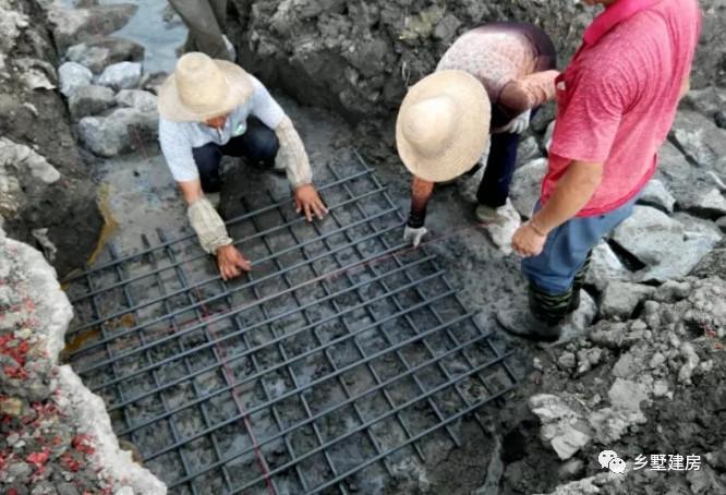 湖南别墅农村自建别墅,辞去v别墅,监工小伙,全程内自农村三十万建主体图片