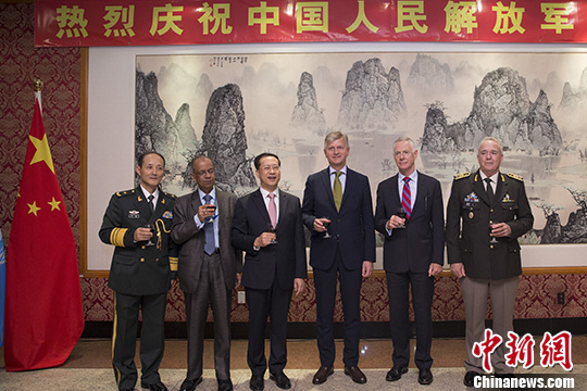 中国常驻联合国代表团举行建军节招待会