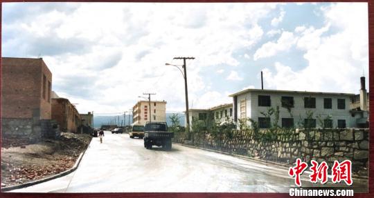图为1993年阿拉山口市铁路住宅小区的刚开始绿化。　阿拉山口市供图 摄