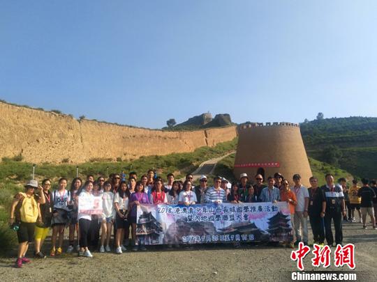 港澳青少年游学团在弥漫着浓浓东方韵味的文化重地、历史重镇、旅游热土的山西一番体验,各自收获。 刘小红 摄 港澳青少年游学团在弥漫着浓浓东方韵味的文化重地、历史重镇、旅游热土的山西一番体验,各自收获。 刘小红 摄