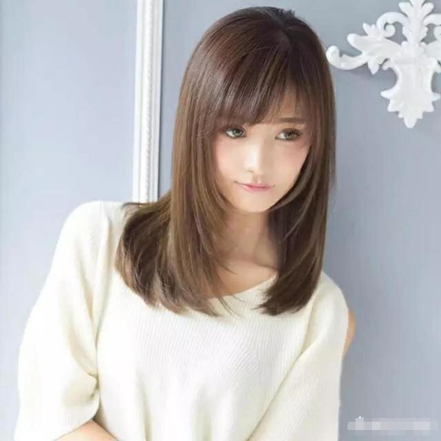 头发浓密且较硬的17岁女生适合烫发吗?