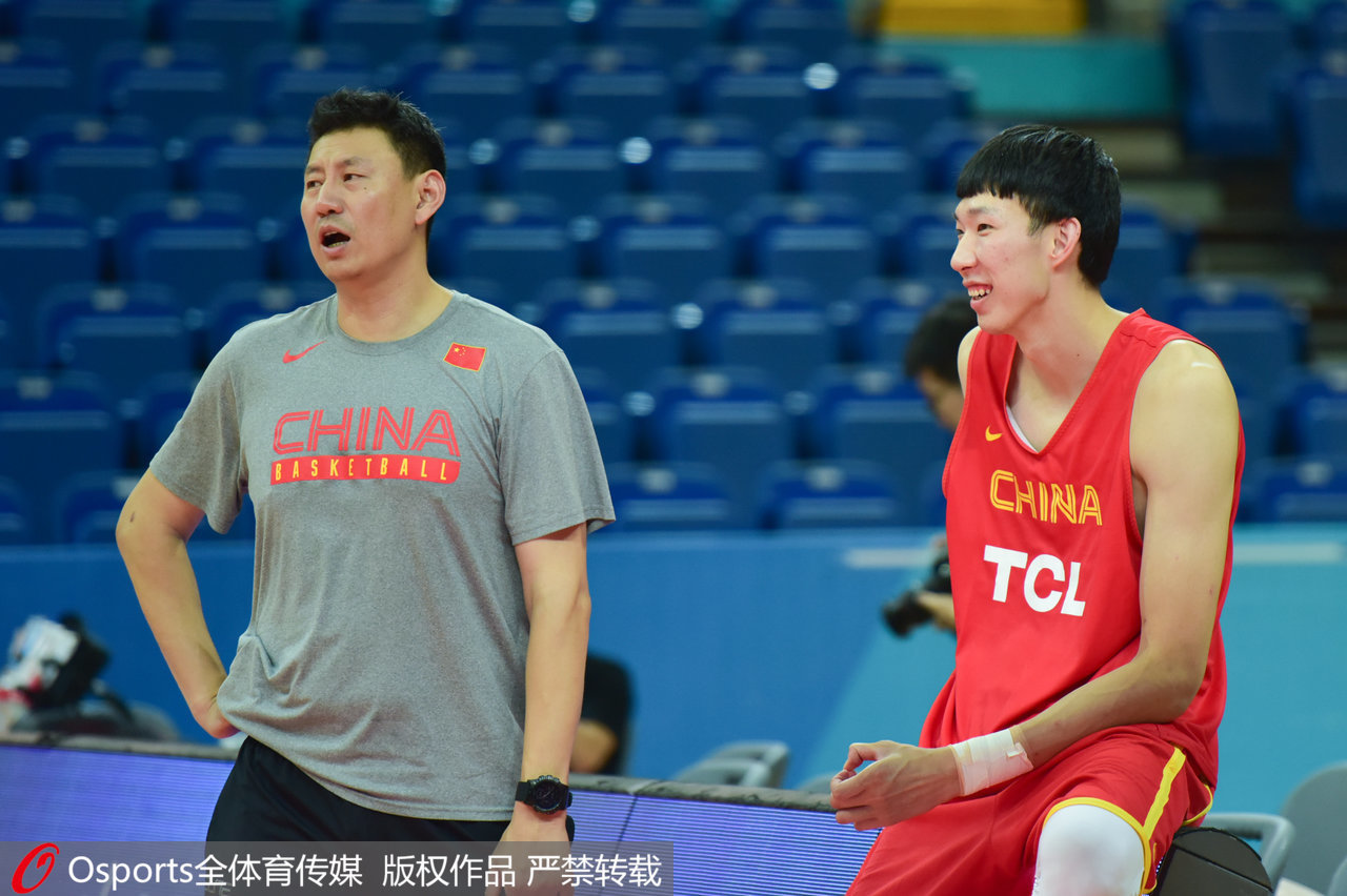 这就是李楠一直在等待的一对王炸:周琦和丁彦雨航.