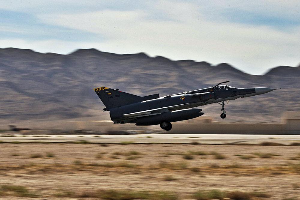 哥伦比亚幼狮战机参加红旗军演 帮助美军训练