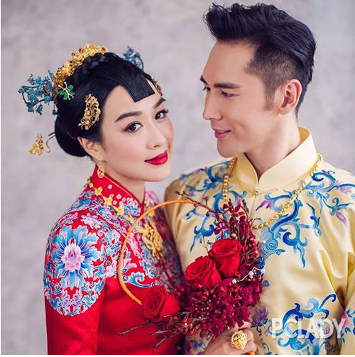 曾与周星驰郭富城传过绯闻,如今晒全家福照片