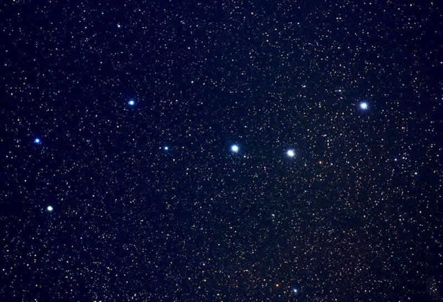 九紫星当令时为一级喜庆星及爱情星,代表桃花人缘及天乙贵人,大利置业