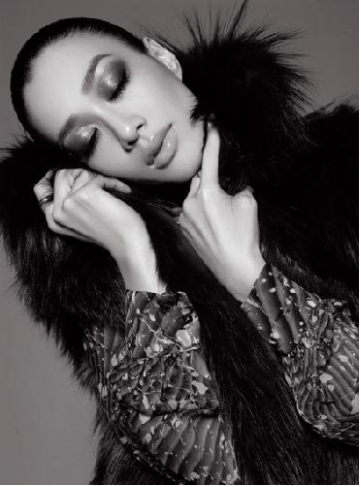 曾与周星驰郭富城传过绯闻,如今晒全家福照片