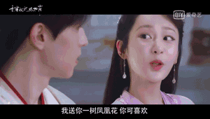 邓伦和她深情一吻甜出屏幕!十级虐狗也不过这样了.