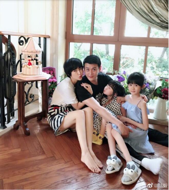 陆毅给老婆庆生,网友:你老婆的脚趾比我的手指还要长