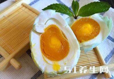 菜市场这种咸鸡蛋,小孩吃了会中毒,大人吃了会有这个隐患,可惜很少人知道_图3 菜市场这种咸鸡蛋,小孩吃了会中毒,大人吃了会有这个隐患,可惜很少人知道_图3