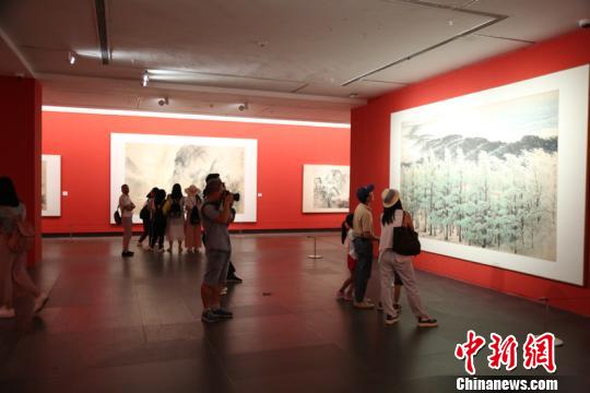 20世纪中国美术名家精品展广州开幕 齐白石何香凝力作亮相