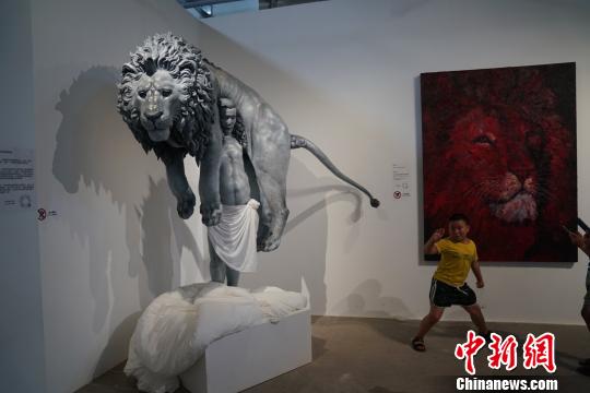 北京动物园办《对话》展 关注动物与人类和谐关系