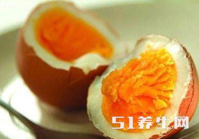 菜市场这种咸鸡蛋,小孩吃了会中毒,大人吃了会有这个隐患,可惜很少人知道_图1 菜市场这种咸鸡蛋,小孩吃了会中毒,大人吃了会有这个隐患,可惜很少人知道_图1