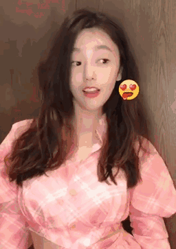 ></p></a> 正文   扮演丫鬟珍珠的 张天韵,在剧中的扮相有点蠢萌和可爱,整体看