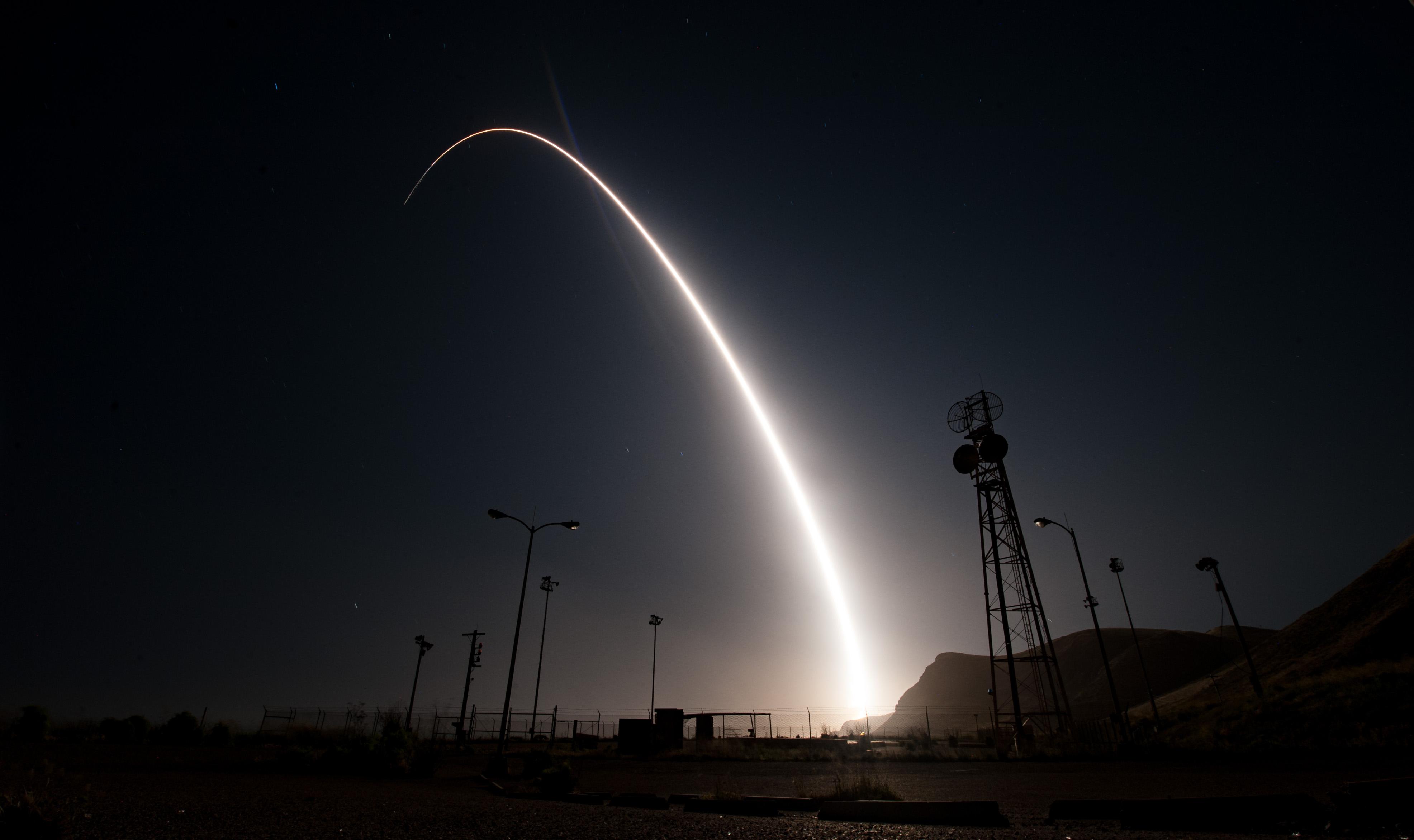 美军深夜发射洲际导弹，导弹表示太累希望提前自爆？