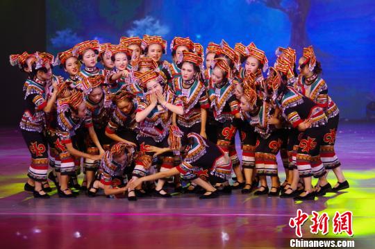 凉山州第五届民族文化艺术节谢幕 各民族舞蹈齐争艳