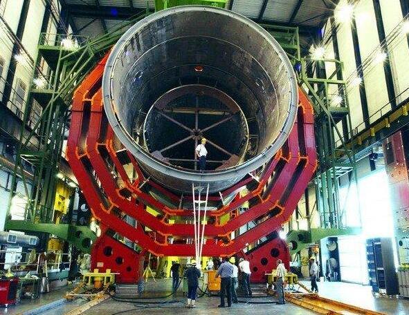 拦都拦不住!大批美国科学家逃往中国,美:挖墙