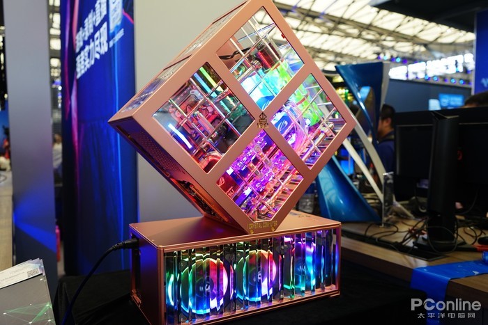 ROG信仰之眼做成的MOD机箱现场帅气图赏