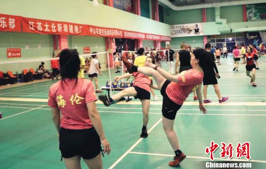 这次活动是黑龙江省体育局举办的品牌赛事之一 华子宾 摄