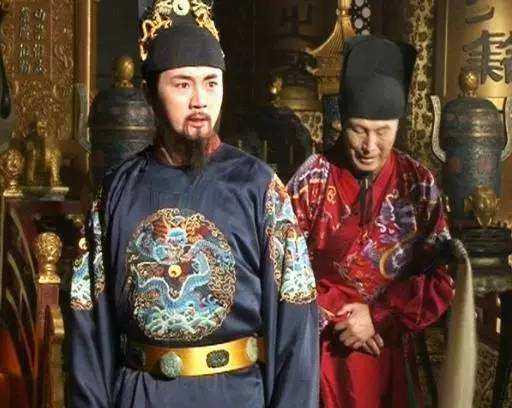 大臣送给崇祯宠妃一双绣花鞋,鞋帮上写了5个字