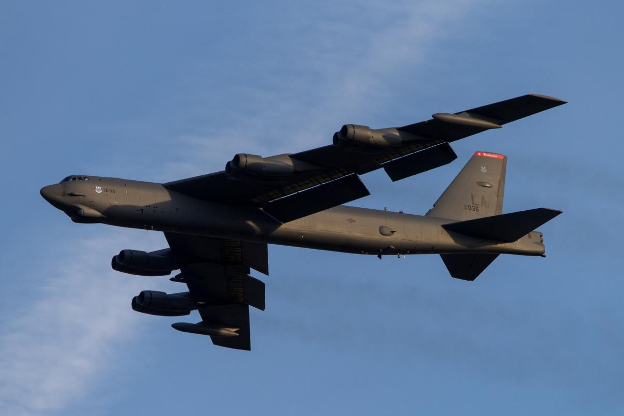 美军B-52再临东海秀肌肉，不要对歼-20的力量视而不见！