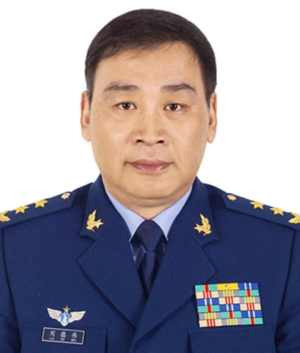 东部战区空军政委刘德伟中将调任军委政治工作部副主任