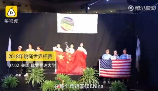 中国小学生暴风式脚速赢得世界杯！国歌奏响那一刻燃哭