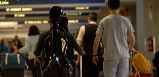 中国留学生带大提琴被美航赶下飞机,理由竟是