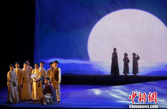 原创大型励志儿童剧《幼童留洋记》福州上演，受热捧。　刘可耕　摄