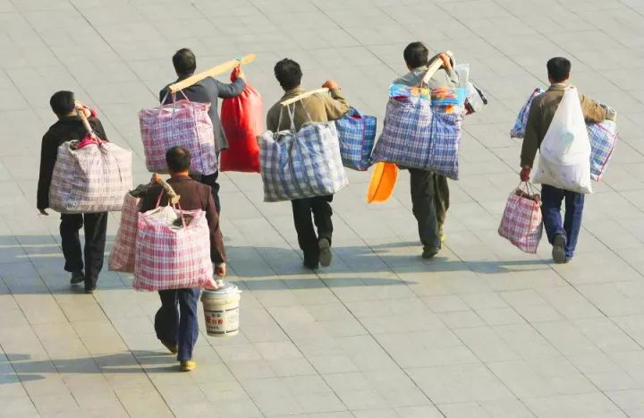 lv"复刻"我们的编织袋也就算了