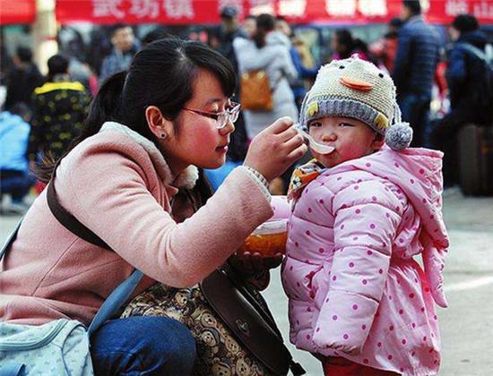 宝宝挑食厌食,宝妈要抓住这3个阶段做改变,宝