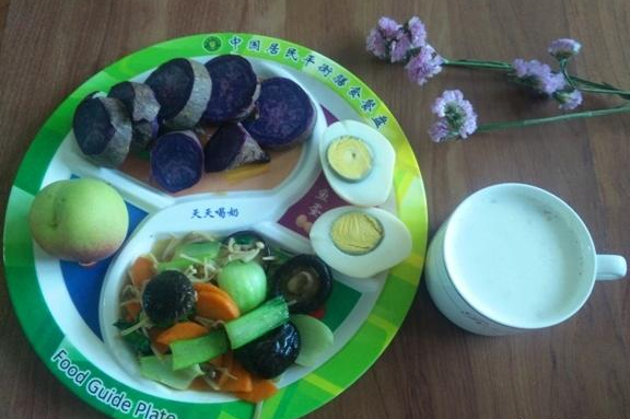 为什么健身减肥的人都爱喝牛奶煮燕麦片?