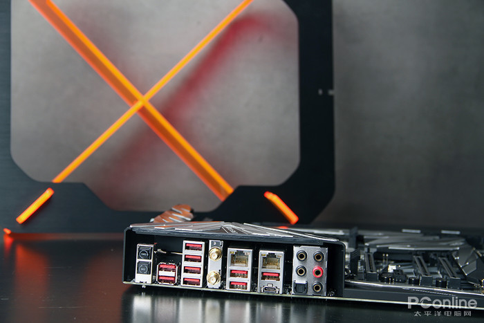 AMD 32核 2990WX全网首发:二代线程撕裂者太豪华了