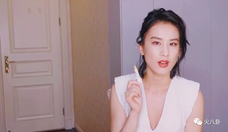 不做烤瓷牙也有满口大白牙,黄圣依推荐的平价