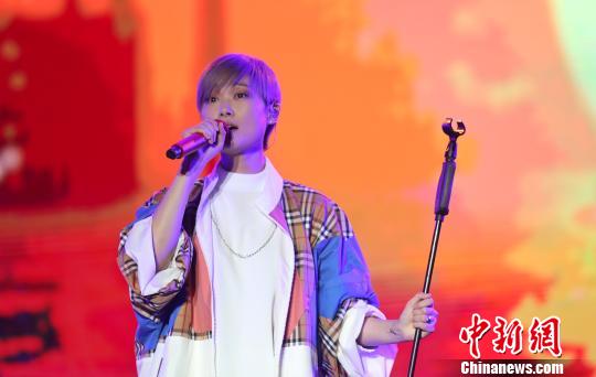 歌手李宇春为上海热波音乐节献唱。　张亨伟　摄