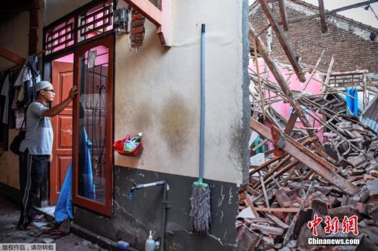 印尼龙目岛7级地震遇难人数上升 39名中国游客撤离