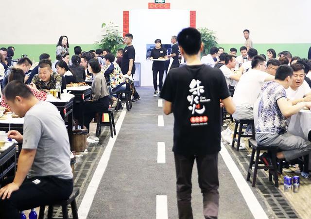 开一个龙虾馆需要多少资金,开个小龙虾店成本预算多少