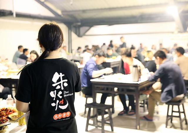 开一个龙虾馆需要多少资金,开个小龙虾店成本预算多少
