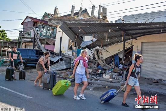 印尼强震引游客恐慌 当局疏散吉利群岛1200名游客