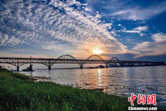 江西九江拆除非法码头76座85个泊位 长江岸线刷新“颜值”