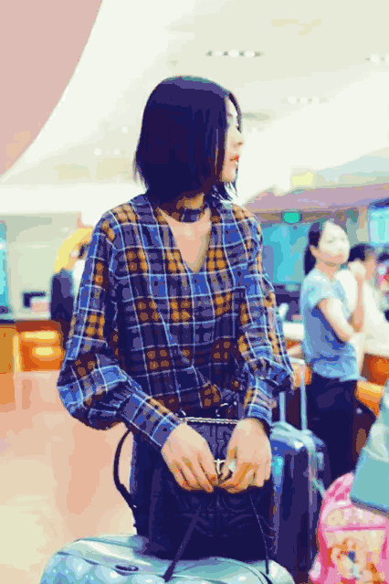 赵薇舒淇都抢着背没发现?