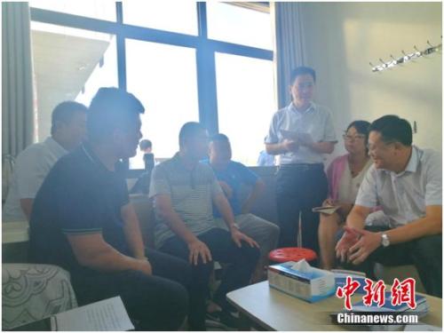图为徐海在接受媒体采访。 谢艺观 摄 图为徐海在接受媒体采访。 谢艺观 摄