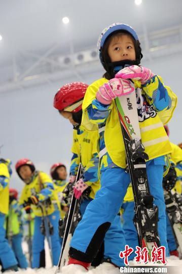 滑雪运动首<em>进</em><em>体育</em>课堂 哈尔滨2.6万青少年将率先体验