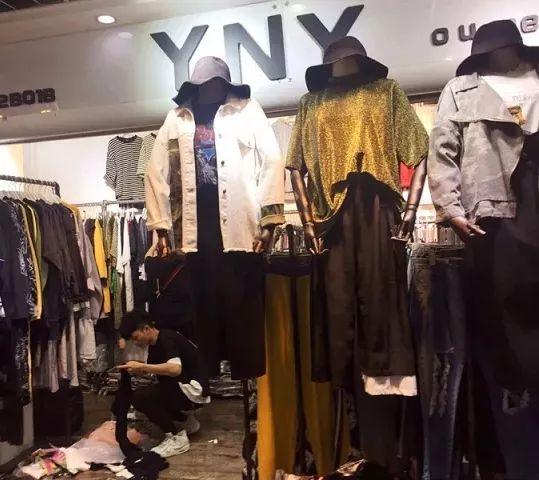 逛市场:昌岗尾货服装市场走一走,小心掉坑!