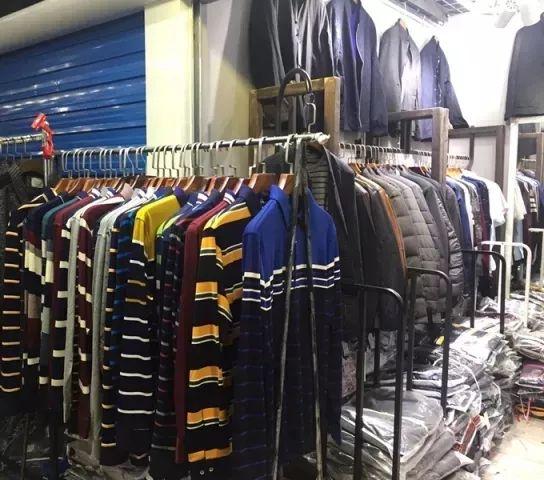 逛市场:昌岗尾货服装市场走一走,小心掉坑!