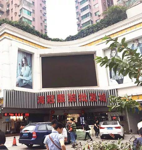 逛市场:昌岗尾货服装市场走一走,小心掉坑!