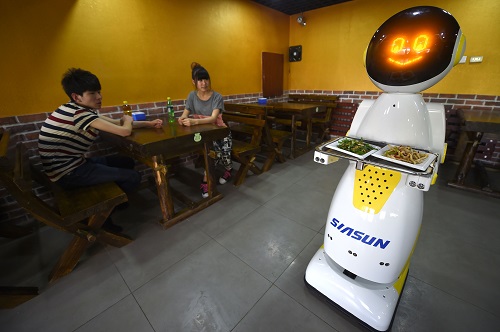 机器人取代人力？外媒：人工智能日益融入中国商业活动