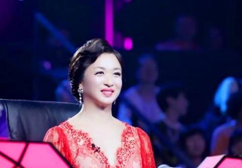 她被金星爆出假冒少数民族,春晚假唱身败名裂