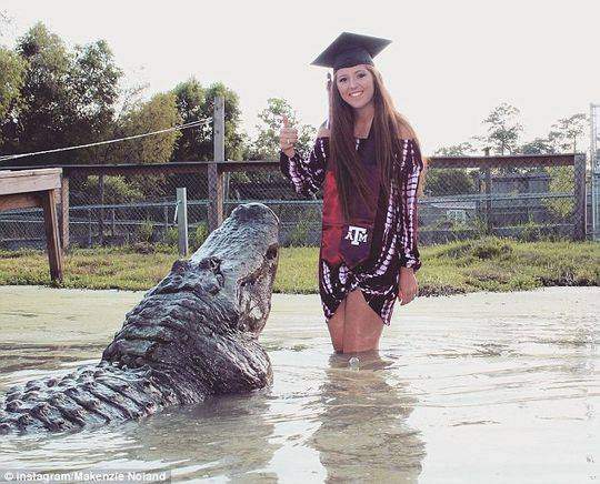 另类毕业照！21岁美女与900斤巨鳄亲密合影庆毕业