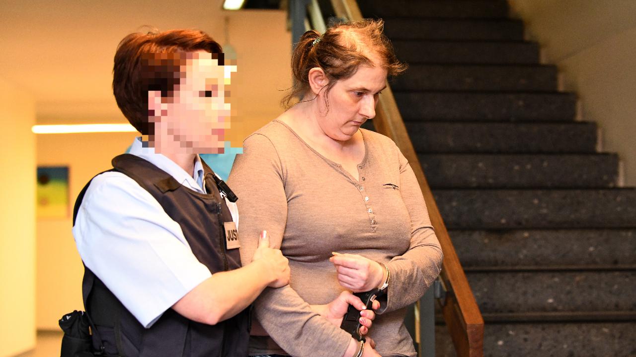 德国“兽母”竟把儿子卖给恋童癖 被判12年半