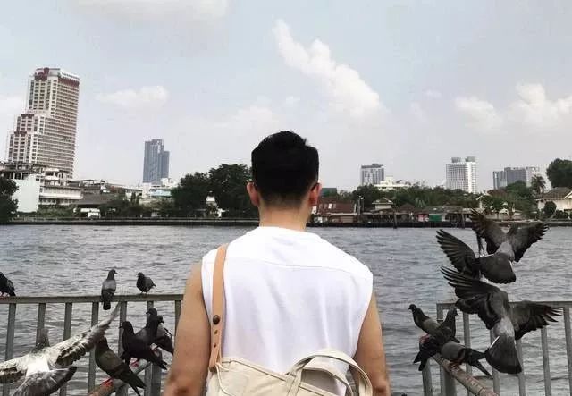 男生怎样拍照,看起来像网红?